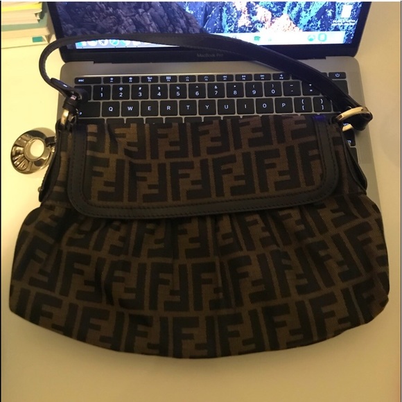 Authentic Fendi logo handbag - Picture 5 of 5